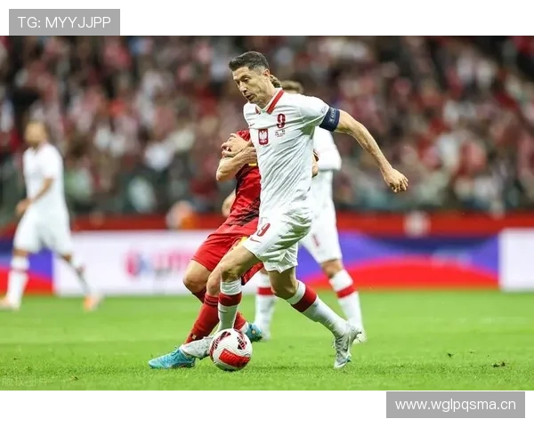 莱万与哲科：终结效率及战术角色对比分析