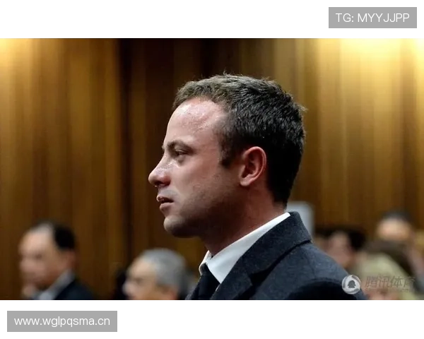 奥斯卡·皮斯托瑞斯家里装了三套假肢，一套跑步用，一套洗澡用，还有一套……放床头当装饰？