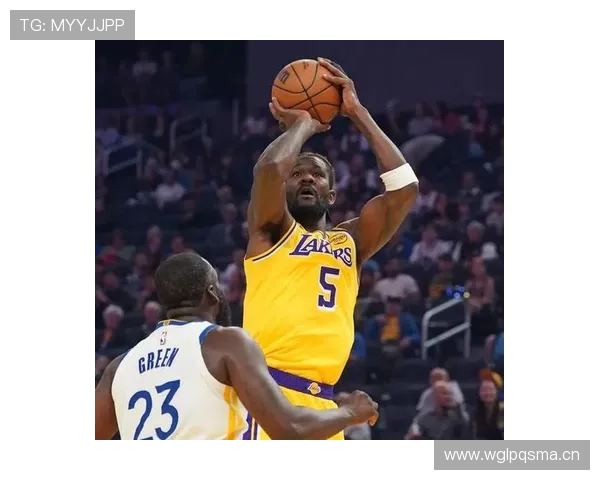 费舍尔无球跑位提升掩护效率 拉开湖人进攻空间