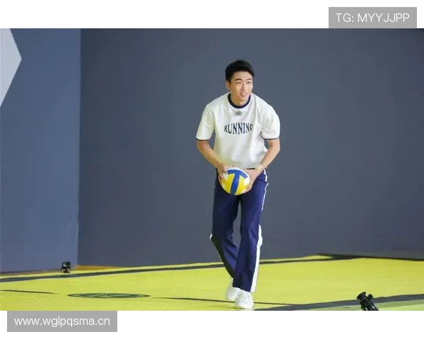 高亭宇这日常比比赛精彩多了，谁想到还能这么宠娃喝咖啡不慌不忙