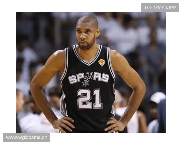 蒂姆·邓肯低位单打效率远超内线均值，主导马刺内线攻防体系