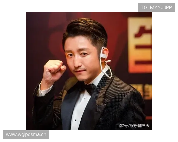 邹市明居然在家穿睡衣直播，这生活太接地气了吧？